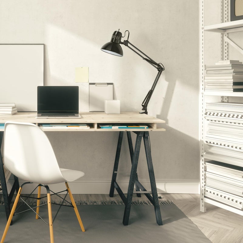 Globe Electric مصباح مكتب متعدد المفاصل من جلوب إلكتريك 56963 بحجم 31.5" مع مشبك معدني، أسود، مفتاح دوار للتشغيل/الإيقاف على الظل، ذراع متأرجح قابل للتعديل جزئيًا، أساسيات المنزل، ضوء قراءة، ديكور المكتب - Image 2